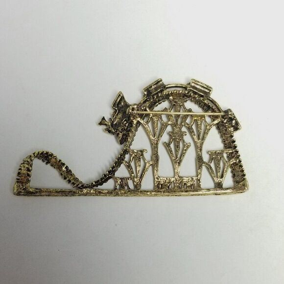 Vintage Roller Coaster Train Tracks Theme Brooch, Gold Tone Lapel Pin, Unsigned - Picture 3 of 6